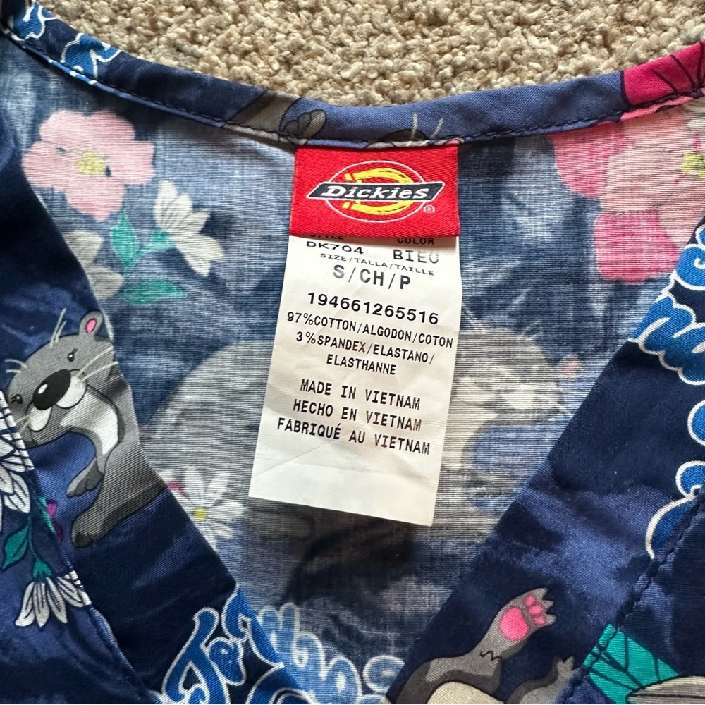 Blue Otter Scrub Top - Picture 2 of 4